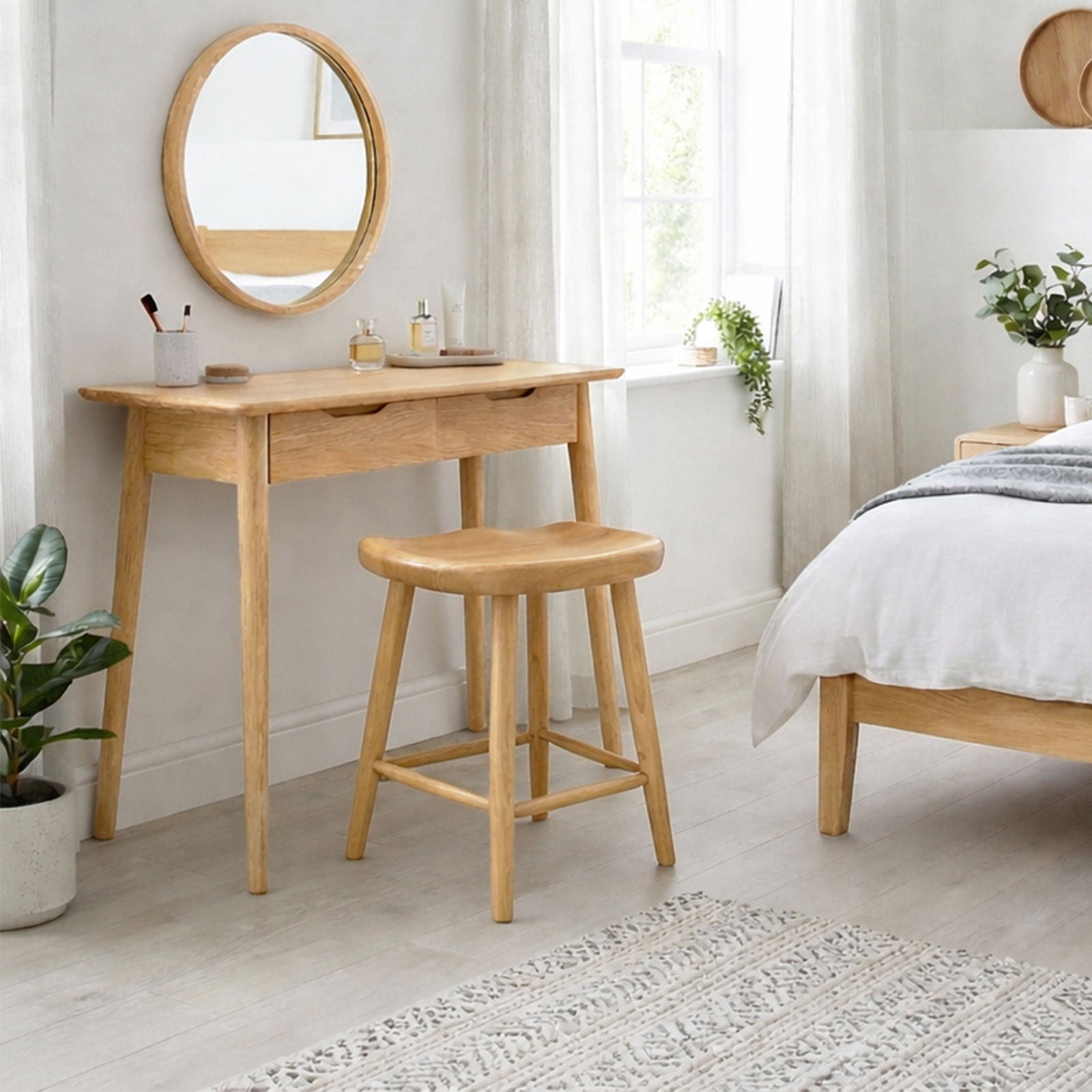 Livora One MOKU P834 北米産FAS級ホワイトアッシュ　無垢材　ダイニングチェア　スツール　ナチュラル　ウォールナットブラウン　　アジアン　北欧風　カフェ　レストラン　おしゃれ　待合室