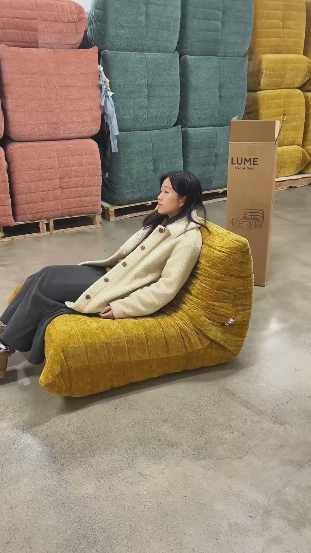 MOKU リーンロゼ風1人掛けソファー T205 圧縮ロールソファ 開封するとふくらんで元に戻るタイプ