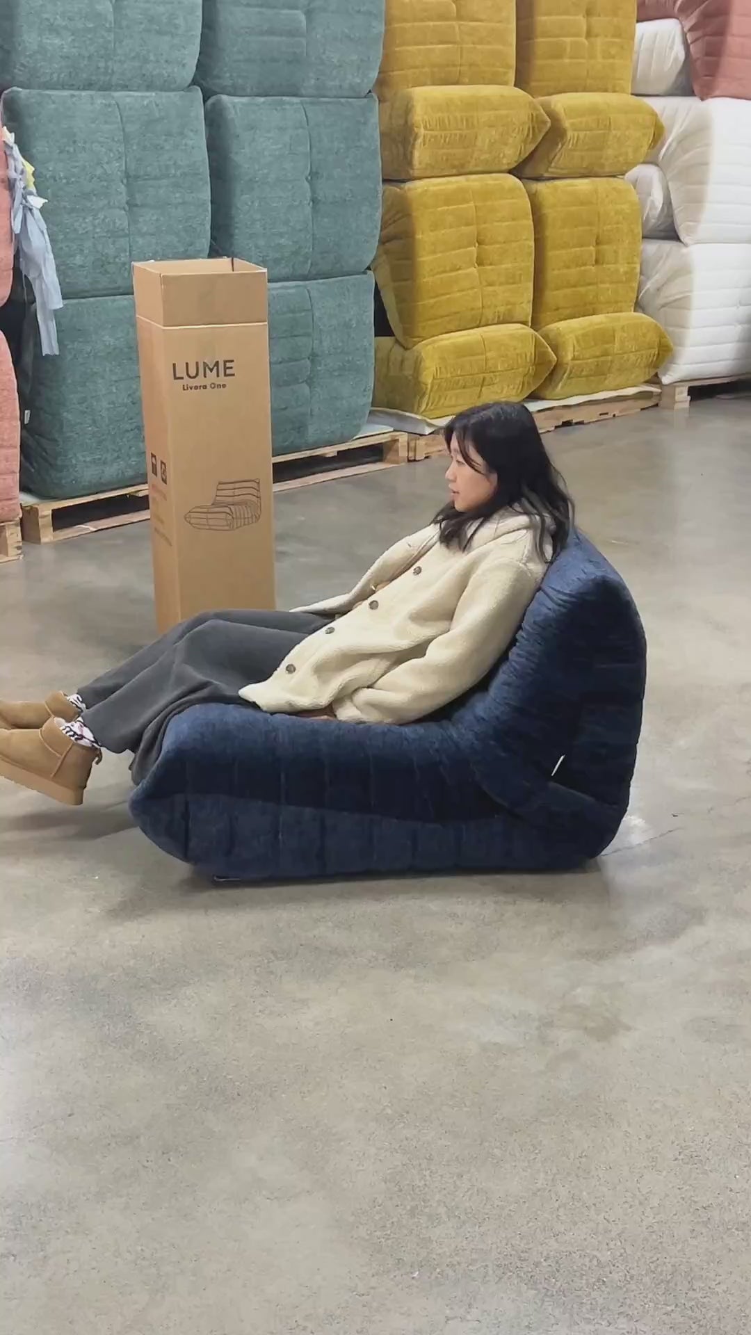 MOKU リーンロゼ風1人掛けソファー T205 圧縮ロールソファ 開封するとふくらんで元に戻るタイプ